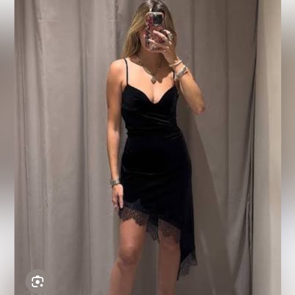 TREND NEW ! ZARA VIRAL VELVET LACE DRESS 
🚨FIRM PRICE NO DISCOUNT ON THIS DRESS - Picture 13 of 15